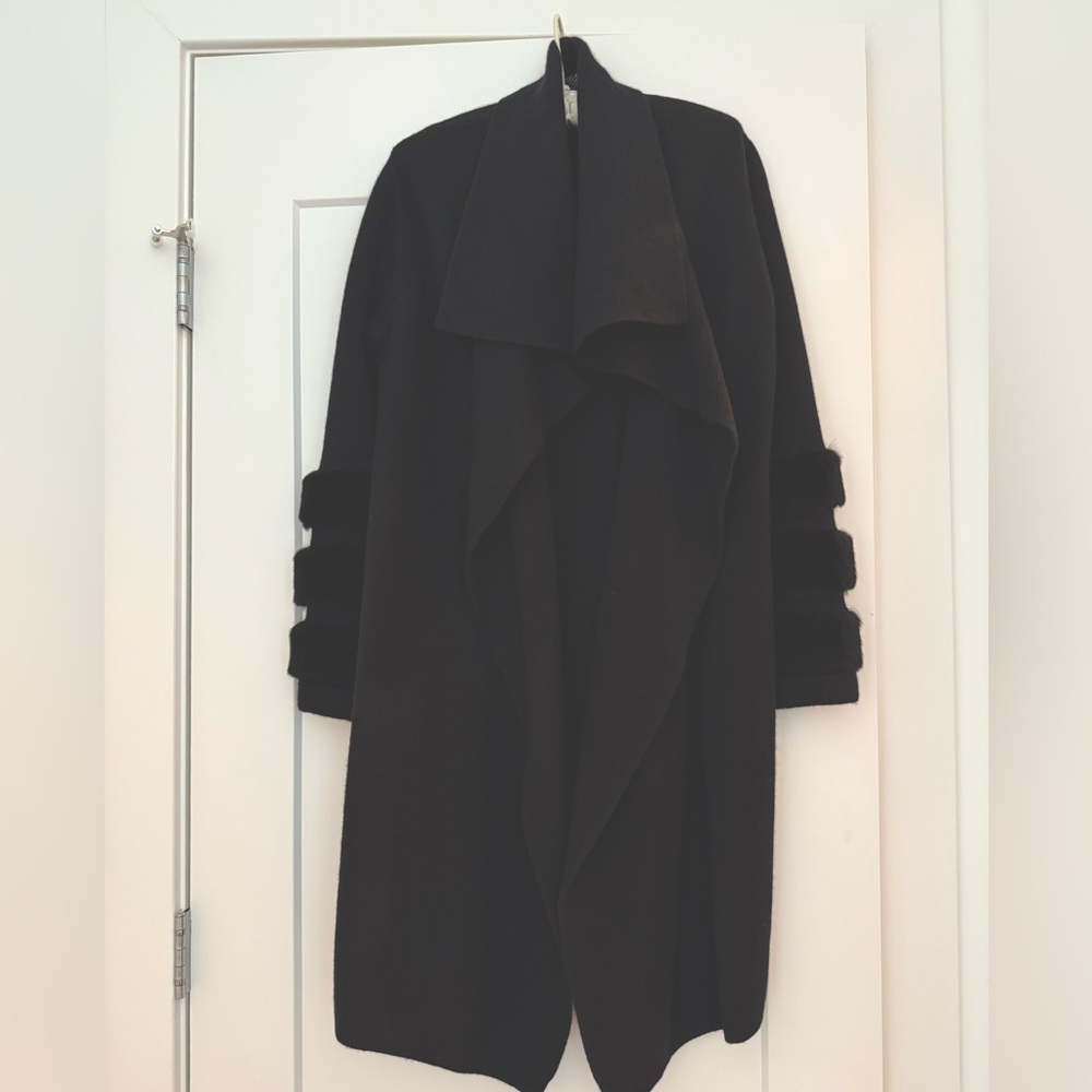 C by Bloomingdale’s Cashmere wrap coat xs with rabbit fur sleeve detail